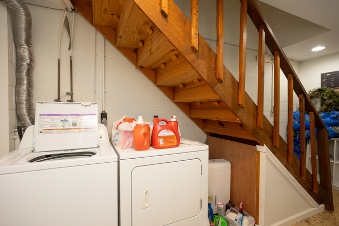 laundry area - 5 Bdrm Townhouse, close to campus and downtown Harrisonburg