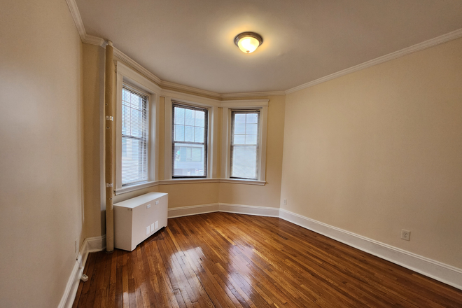 1 - AVAIL NOW – Wonderful Fenway 1 Bed / 1 Bath, Grad Student OK, Cats OK, No Broker Fees!