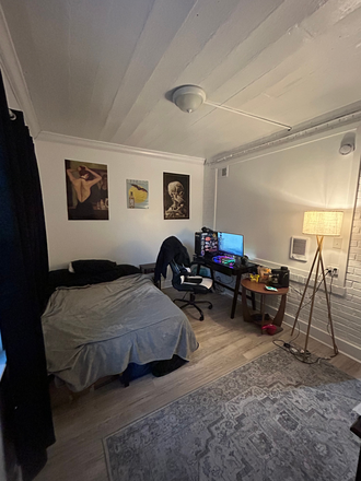 Bedroom available (will not include artwork or computer setup) - Two bedroom apartment 4 stops from campus