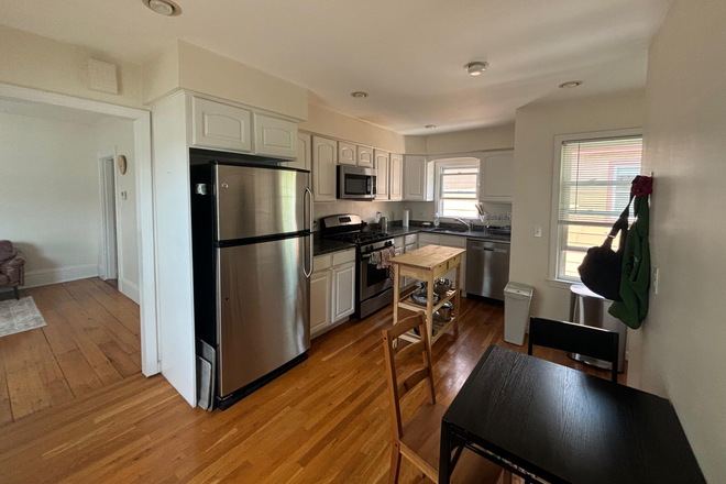 Kitchen - Harvard/MIT Summer Sublet! Inman Square Room (in 4B2B Apartment)