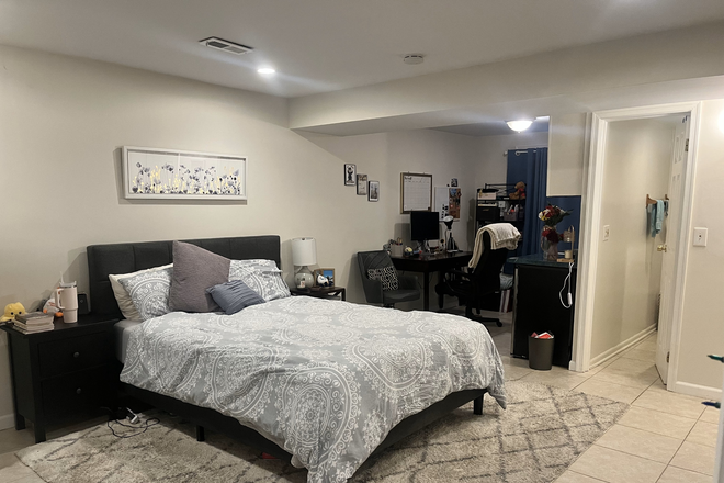 Available Basement Room - Large Basement Room with private bath available! (5 Bed, 3.5 Bath house)