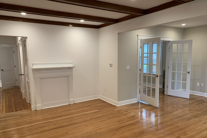 hubrealtyproperties.com - Huge 5 bedroom duplex apartment, and separate dining room and living room