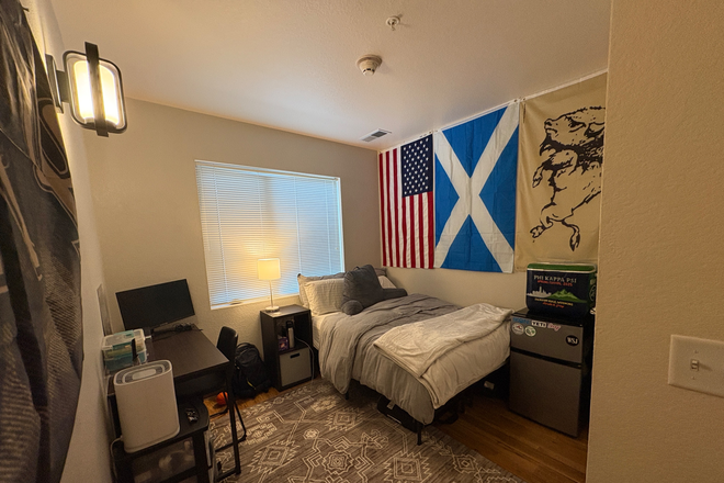 bedroom - Spring sublease close to campus - Room in a 4 bed condo