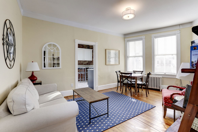 living/dining combo - Bright end unit townhouse flooded with light