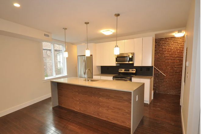 Kitchen area - Beautiful ,recently renovated, place 5 minutes from NEU campus Townhome