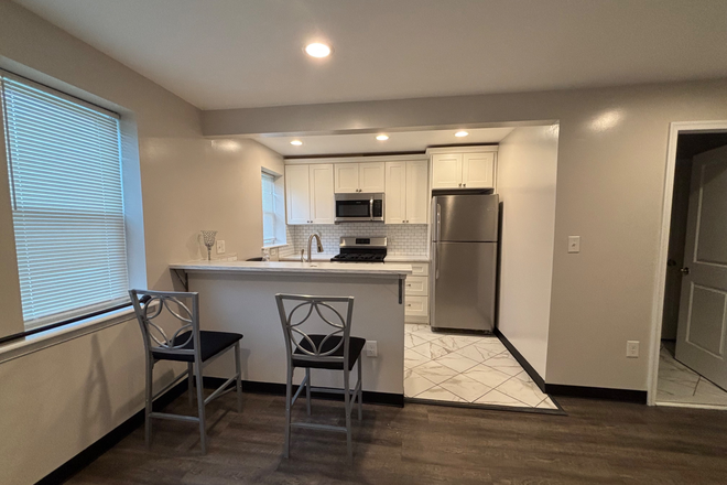 Kitchen - 6130 MACBETH FREE student application Duplex