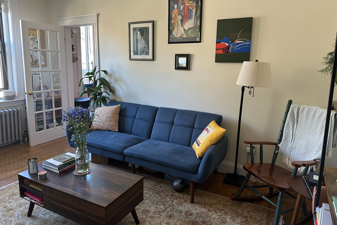 Living room - One-bedroom on quiet street near Harvard Yard Apartments