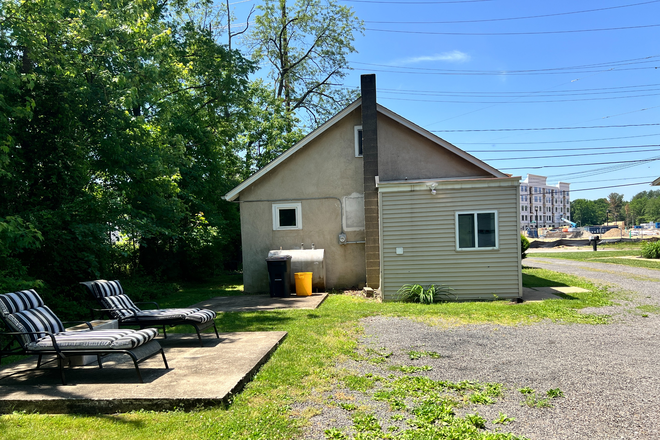 Exterior Back View - 2BR cottage-Washington Rd-West Windsor House