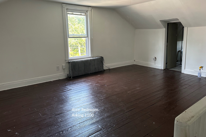 Bedroom - Furnished rooms-Leigh Ave-Princeton Duplex