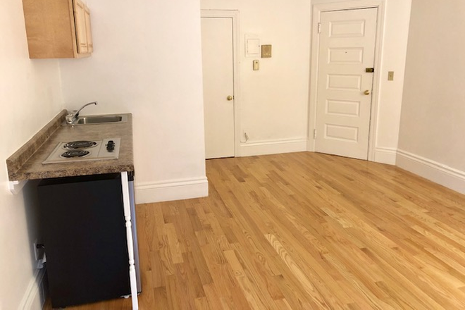 STUDIO - NO BROKER FEE -  UNFURNISHED STUDIO  AT 854 BEACON ST. NEAR KENMORE SQ. AND BU AVAILABLE 9/1/2026 Apartments