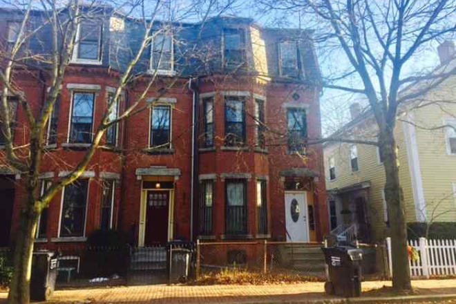 front - Fantastic location! cozy, clean, wood floor, laundry d/w