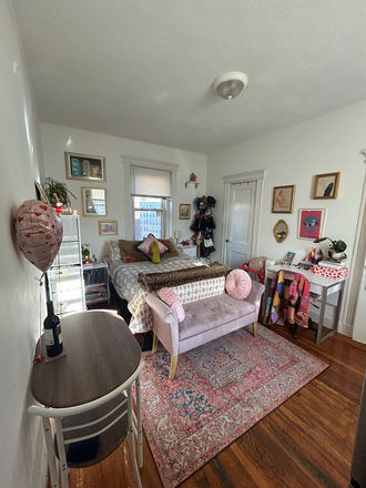 Studio - Fully Furnished, Sunny Studio in Fenway – Summer Sublet