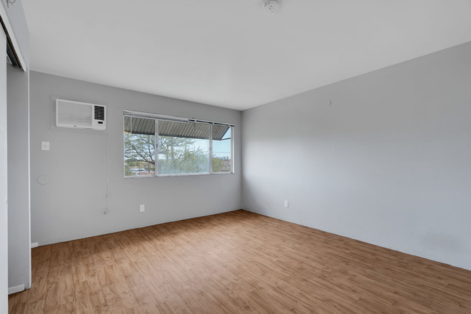 Living space and AC. - Private Studio Apartment - Walk to U of A!