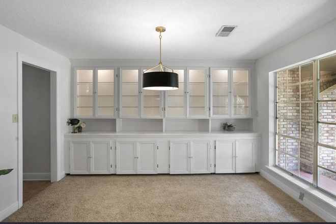 Dining room - Barney’s Haus; 4 bedroom, 3 bath, power and internet included House