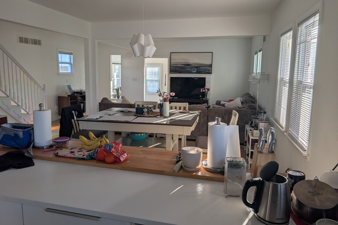 Living room from the kitchen - Rooms in shared apt-John St-Princeton