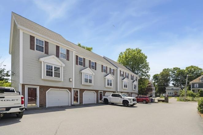 Outside view - Close to South Campus 2br townhome