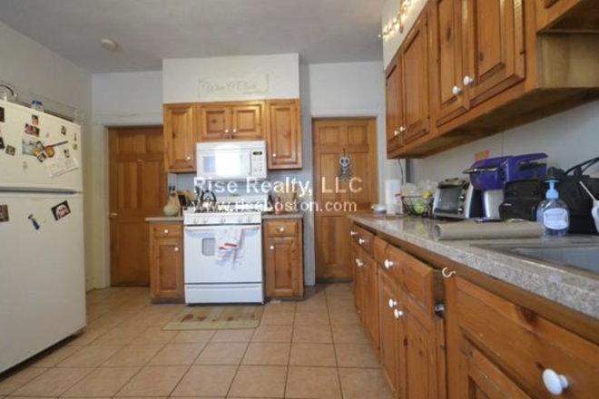 kitchen - 4 BED/2BATH (09/01/2024) PRIME LOCATION. RIGHT NEXT TO BU CAMPUS Rental