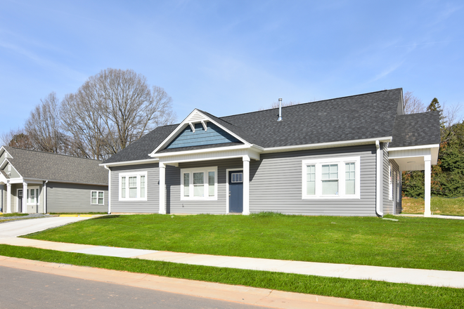 Outside street view - Charlton Farms Luxury Student Homes