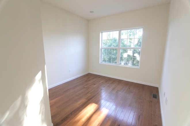 Bedroom - OCP - Best And Safest Location In a Bright 6 Bed 4 Bath Unit Apartments