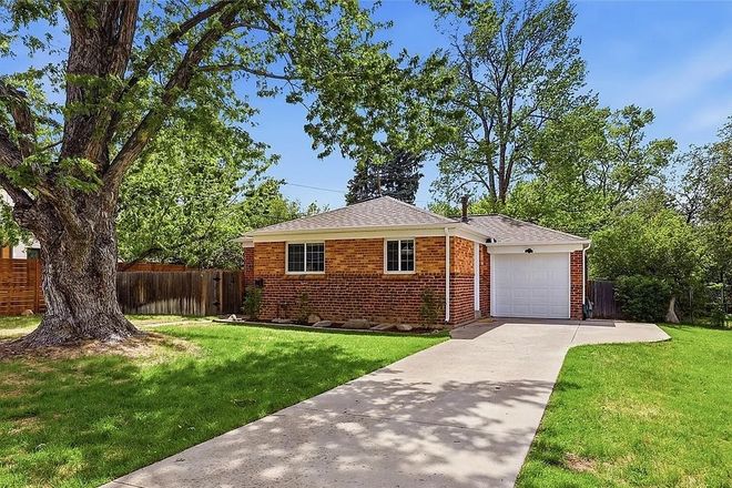 front view - Pontiac House, Cute 2 BR/1 BA. Walking distance to shops, parks, library and schools.