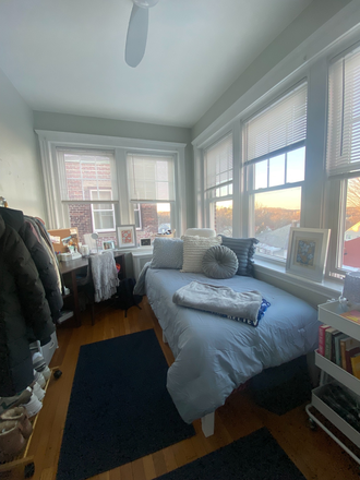 Bedroom - Bedroom in Apartment Close to Campus (right on Comm Ave)