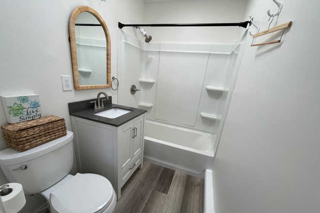 bath - Matunuck Walk to beach! Apartments