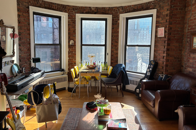 Call/text 602-317-9877 for a showing. - 9-1-25 / Front-facing Back Bay 1BR with Exposed Brick / No Broker Fee!