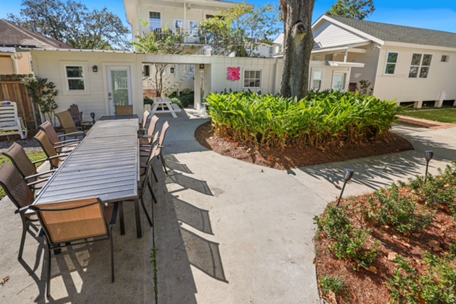 yard - ***Amazing 3 bedroom home in prime location!! June 1 Lease