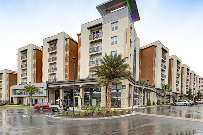 Outside area - Plaza on University Apartments