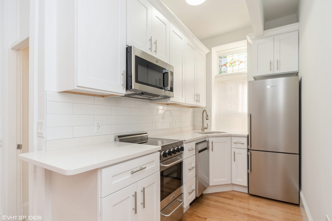 Call call or text Arezou at 617-584-7817 - Beautiful renovated 2 bed on Hemenway street! NO BROKER FEE! LOW MOVING COSTS! H&HW Apartments