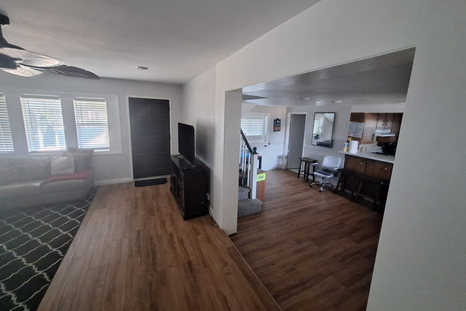 Shared Spaces 1st Floor - Master w/ Private Bathroom (UC Student Environment) FOR 1 OR 2 students House