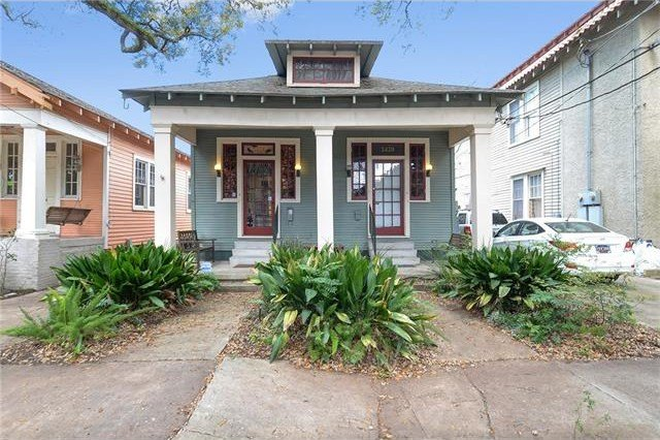 Exterior - NOT a Duplex - 6-Bedroom NEWLY Renovated House - Summer and Fall Sublet