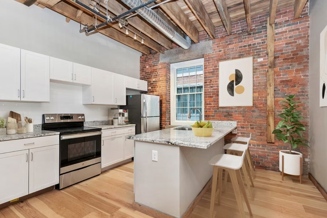 - - Close to Campus!! 2 bed 2 bath w/ Laundry in Unit Apartments