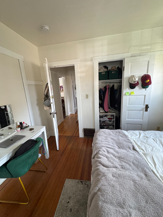 top floor bedroom - Sublease 1 bedroom on the hill Rental