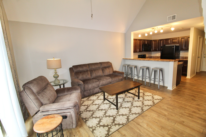 Kitchen - Hunters Ridge - 3 bedroom - 3 bathroom loft apartment for rent!
