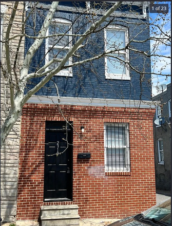 outside street view - Charming 3BR Rowhome — Close to Johns Hopkins Hospital-you can see it from the front door!