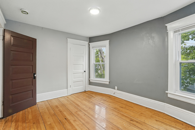 Bedroom - 5 Bedroom 2 Bathroom House near UST!