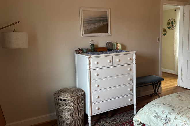 2nd floor main bedroom - view 1 - Cozy Silver Spring Home, Convenient to UMD