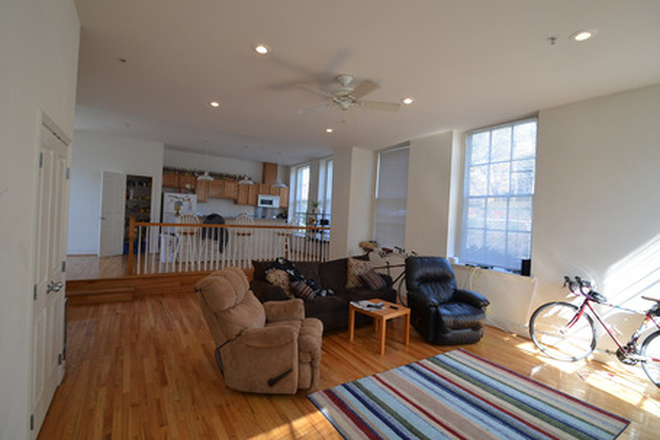 Huge living room - Renovated and Very Large 3 Master Bedrooms Apartment