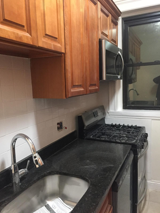 Call NOW for showings! 617-236-8550 - GLENVILLE AVE - MODERN & UPDATED SPLIT 1BR/1BA FOR 2 PPL W/ H&HW INC, LNDRY IN BLDNG FOR *9/1/2026*