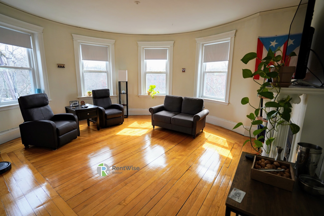 1 - SEPT 2025-Cleveland Circle 2 bed w/ H/HW inc. No Broker Fee!