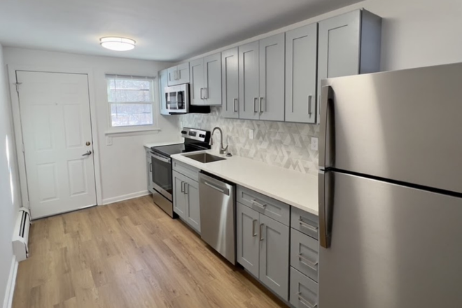 Kitchen - Lease takeover Den at Hunting lodge Apartments