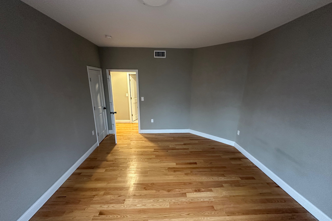 1st Bedroom - Cleveland Circle Apartment