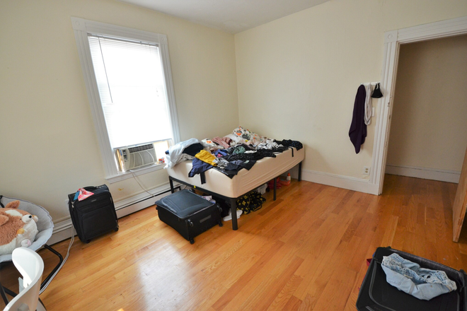 Bedroom - 4 Bed Available 9/1/26! *CONTACT NOAH 603-470-8181 Apartments