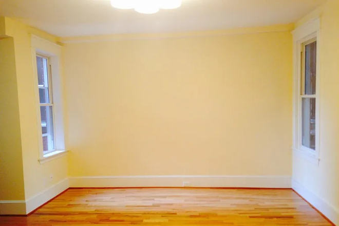 Living room - Full 2bd/2ba Unit Sublet Townhome