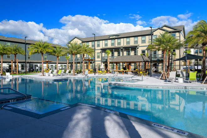 pool - The Retreat East (first rent fee is free) Apartments