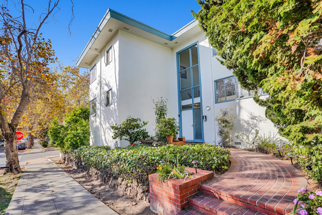 front/exterior - Beautiful quiet large one bedroom one bath with great closet space-