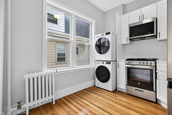 kitchen - **NO BROKERS FEE!!* Studio/1 Bath w/ HEAT&HOT WATER INCLU.! LAUNDRY IN UNIT! Apartments