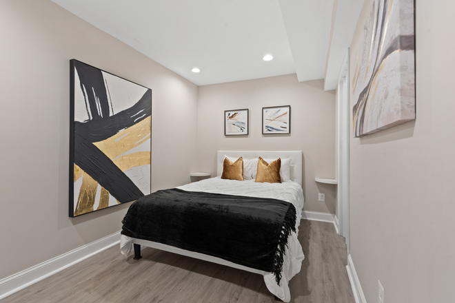 Bedroom - Classic Elegant Basement Apartment