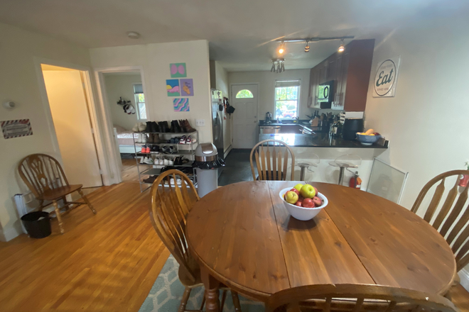 kitchen/dining area - LOCATION!! HUGE & RENOVATED 4 BED / 2 BATH W/ LAUNDRY IN UNIT!! AVAIL. 9/1/26!!! Apartments